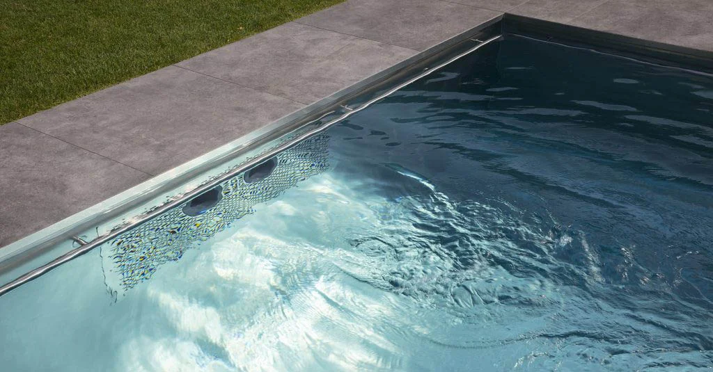 Piscine per giardini piccoli: le tipologie principali - Piscine con sistema di nuoto controcorrente - Baires Piscine