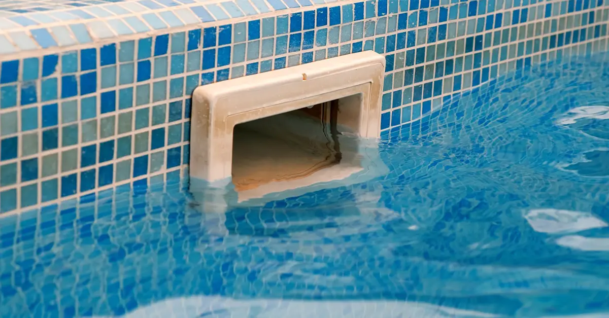 Come pulire la piscina: i passaggi per farlo nel modo corretto - Baires piscine