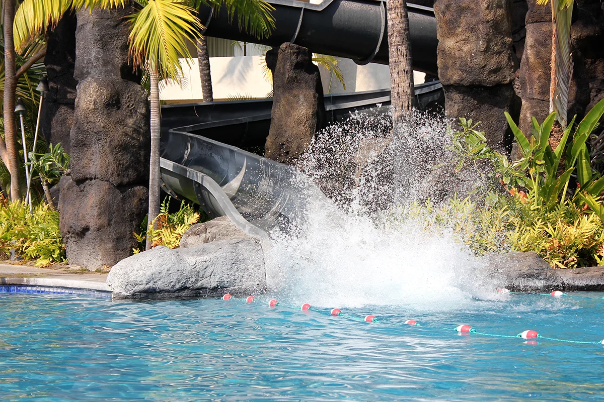 Scivoli per piscine: elementi da considerare - Baires Piscine