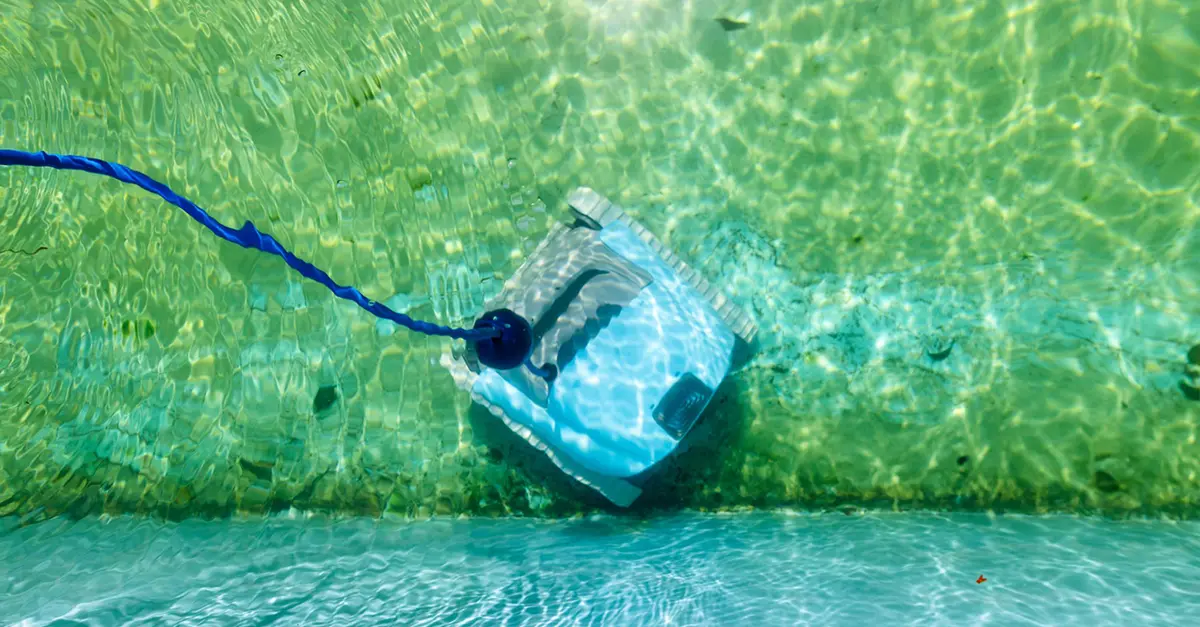 Come pulire la piscina: i passaggi per farlo nel modo corretto - Baires piscine