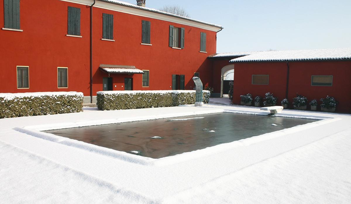 Piscina esterna a sfioro: Happiness on the Countryside