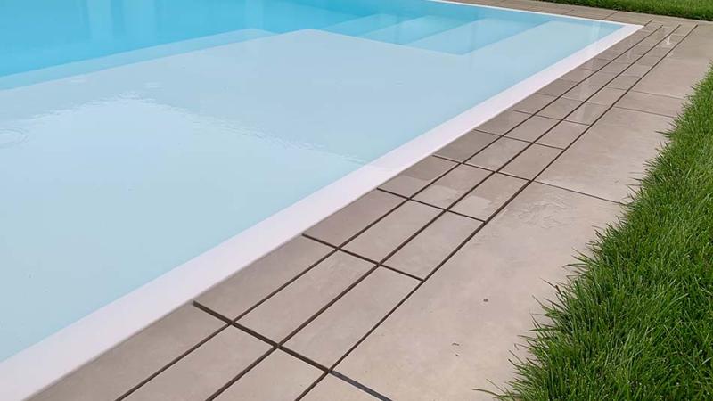 Piscina a Sfioro: Azure hideway - Piscina a sfioro in casa