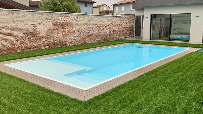 Piscina a Sfioro: Azure hideway - Piscina a sfioro in casa