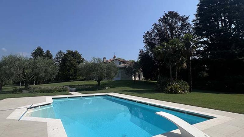 Piscina a sfioro ground: Green Olives