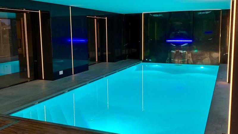 Piscina interna a skimmer: Luxury tide