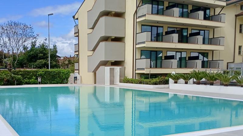 Piscina a sfioro esterna: UNA Hotel - Baires Piscine