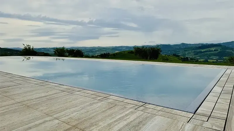 Green Horizon: Piscina a sfioro panoramica
