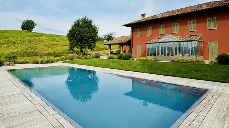 Piscina a sfioro: Green Horizon