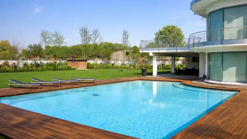 Piscina esterna a skimmer: Private Oasis