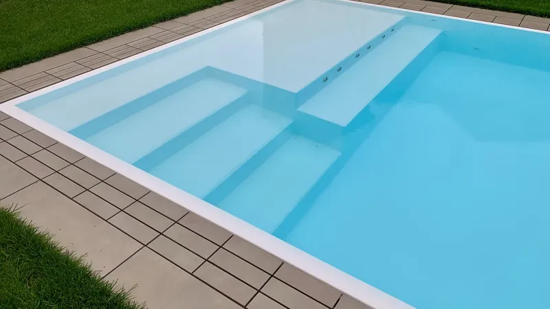 Piscina a Sfioro: Azure hideway - Piscina a sfioro in casa